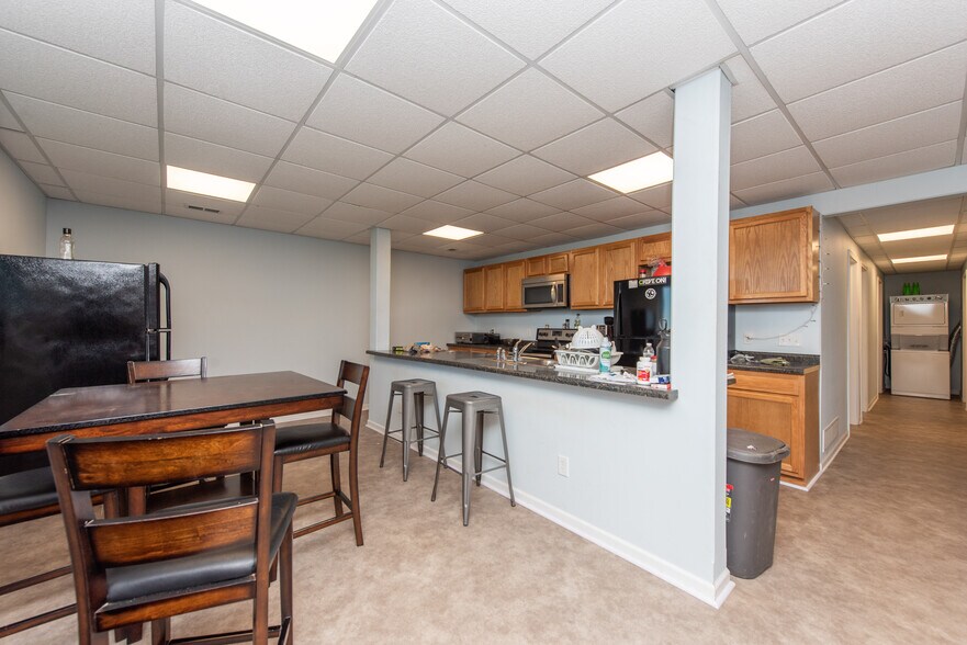 More Photos Of 13603 38th St SW, Belfield Flex For Lease