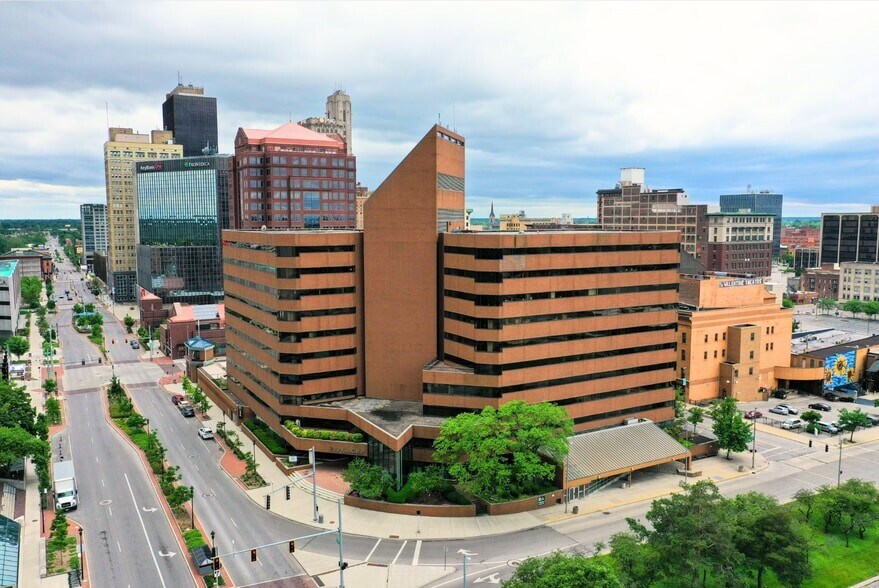 Primary Photo Of 433 N Summit St, Toledo Business Park For Lease