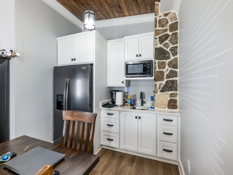 More Photos Of 1205 Industrial Blvd, Gainesville Warehouse For Sale