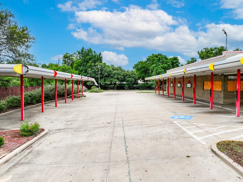 More Photos Of 1300 W Pioneer Dr, Irving Fast Food For Sale