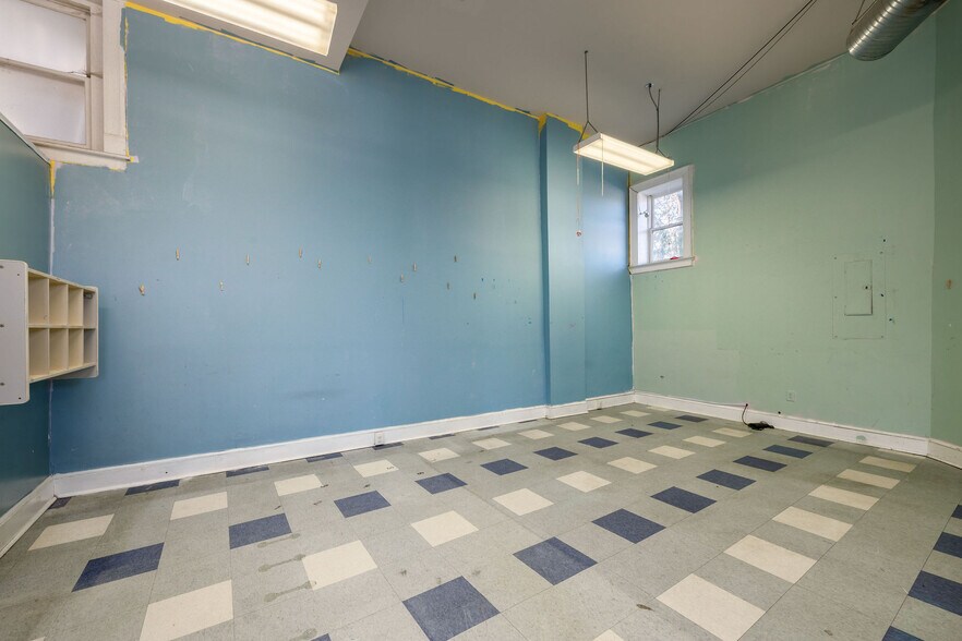 More Photos Of 300 W Clay St, Richmond Storefront Retail Residential For Lease