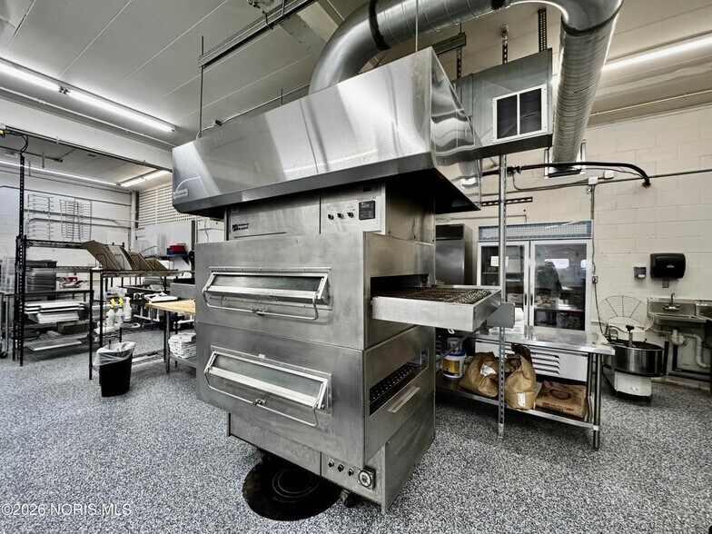 More Photos Of 301 S Defiance St, Stryker Auto Repair For Sale