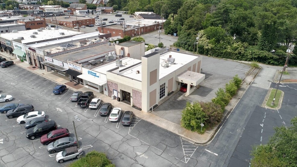 More Photos Of 1702 Battleground Ave, Greensboro Bank For Lease
