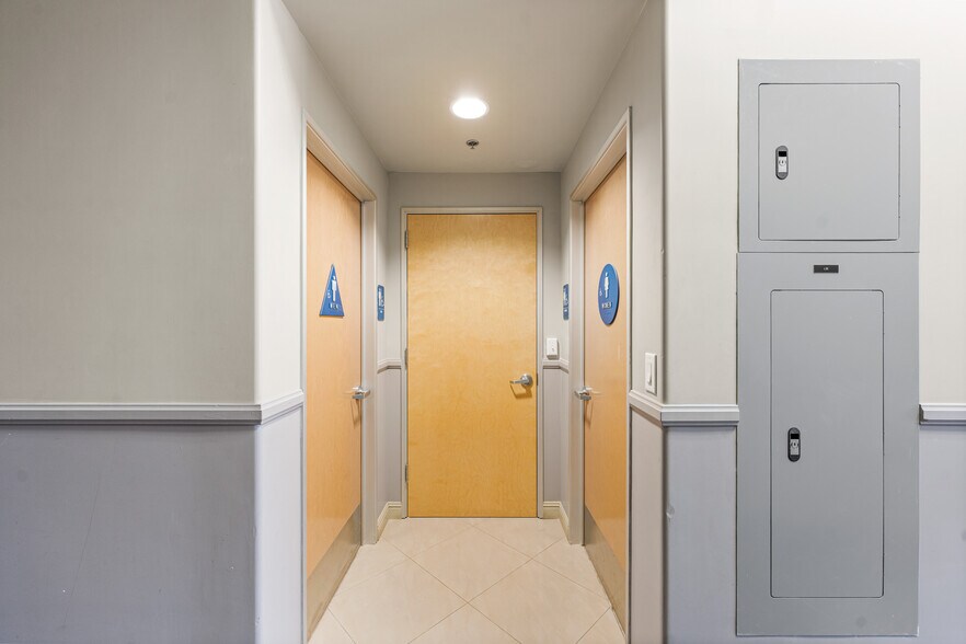 More Photos Of 514 Commerce Ave, Palmdale Medical For Sale