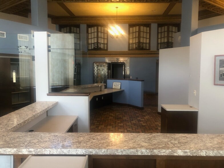 More Photos Of 115 7th St, Rockford Medical For Sale