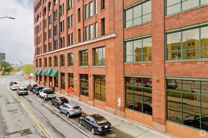 More Photos Of 87 N Clinton Ave, Rochester Apartments For Lease