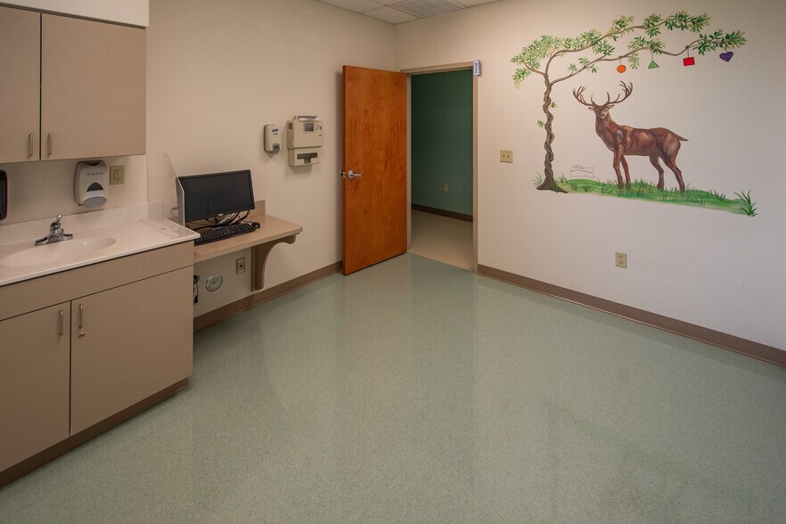 More Photos Of 530 Corporate Cir, Salisbury Office For Sale