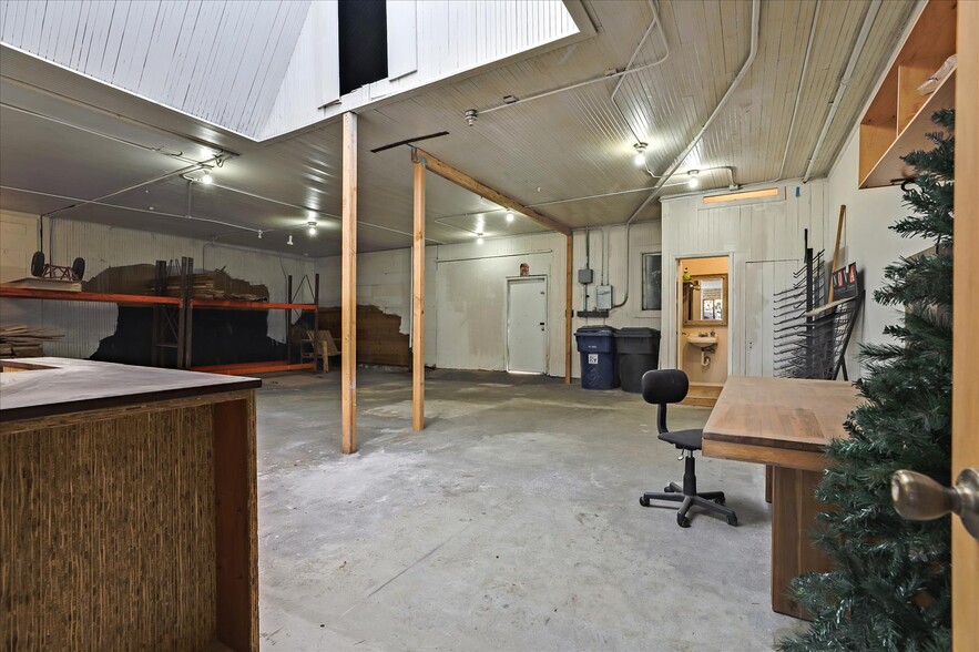 More Photos Of 14 E Lake Ave, Watsonville Storefront For Sale