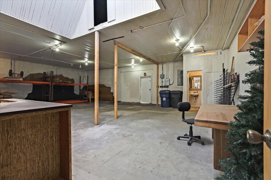 More Photos Of 14 E Lake Ave, Watsonville Storefront For Lease