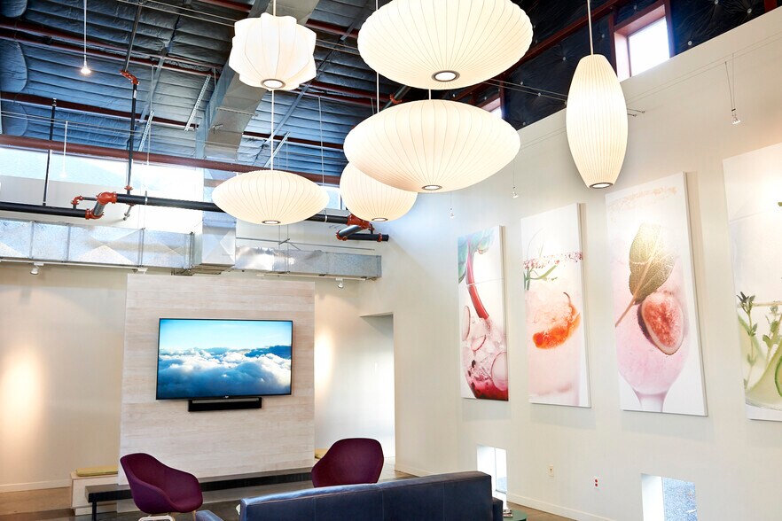 More Photos Of 5226 Elm St, Bellaire Light Distribution For Sale