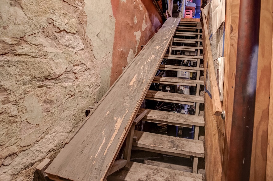 More Photos Of 314 State St, Alton Restaurant For Sale