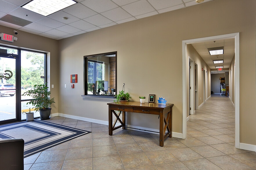More Photos Of 1209-1215 N FM 3083 Rd E, Conroe Warehouse For Lease
