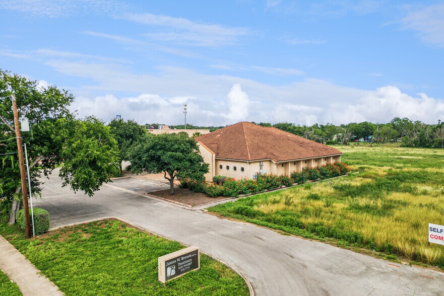 Primary Photo Of 3030 Rigsby Ave, San Antonio Medical For Sale