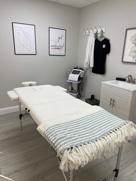 More Photos Of 2650 Bahia Vista St, Sarasota Medical For Sale