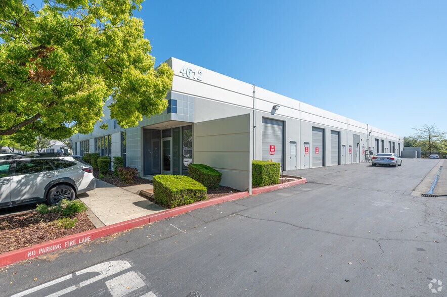More Photos Of 4612 Roseville Rd, North Highlands Flex For Lease
