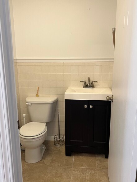 More Photos Of 730 Boston Post Rd, Sudbury Unknown For Lease