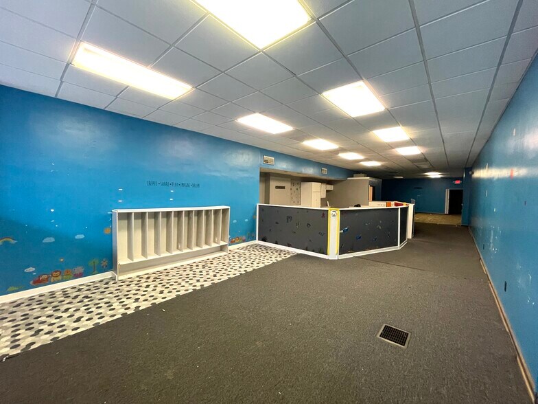 More Photos Of 714 Midland Ave, Midland Storefront Retail Residential For Lease