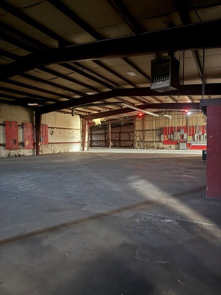 More Photos Of 1658 Highway 85 N, Fayetteville Warehouse For Lease