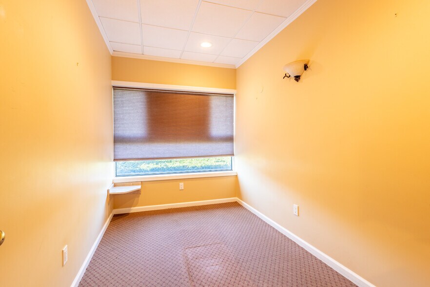 More Photos Of 189 Main Rd, Riverhead Medical For Lease