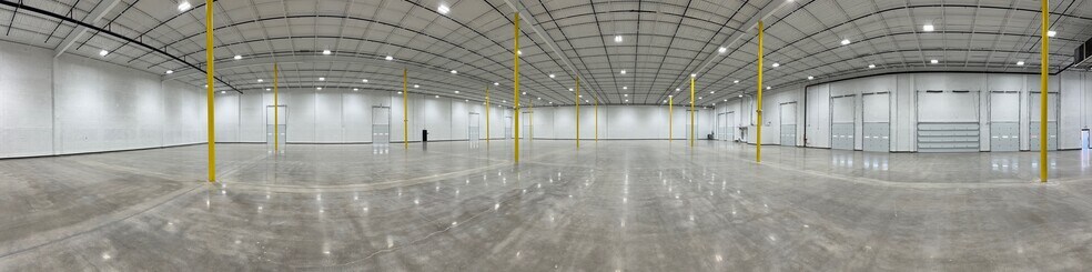 More Photos Of 3023 E Kemper Rd, Cincinnati Warehouse For Lease