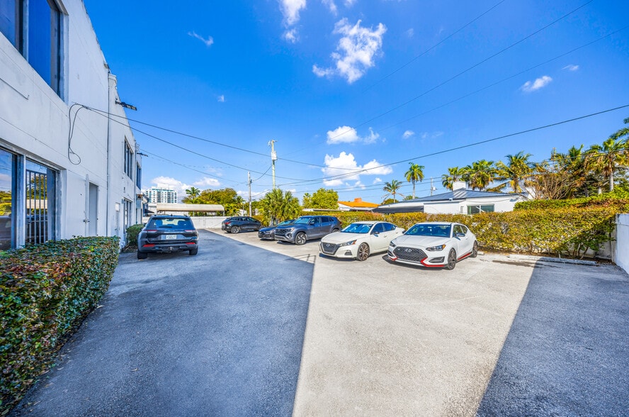 More Photos Of 1235 SW 22nd St, Miami Office For Lease