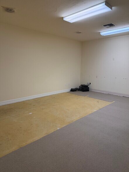 More Photos Of 4707 Enterprise Ave, Naples Loft Creative Space For Lease