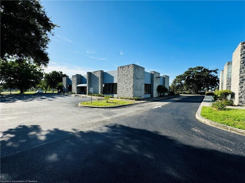 More Photos Of 346 E Royal Palm St, Lake Placid Office For Sale
