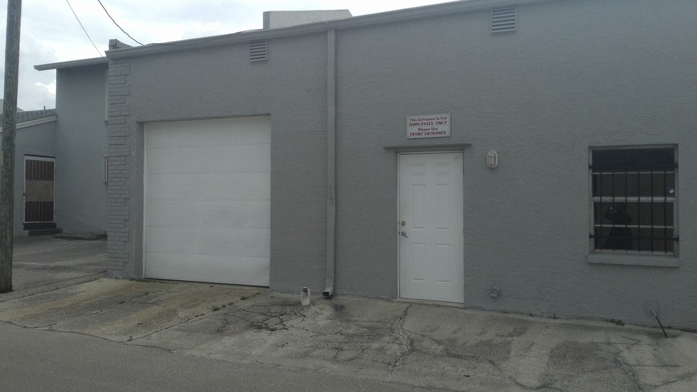 More Photos Of 1211 Miramar St, Cape Coral Office For Sale