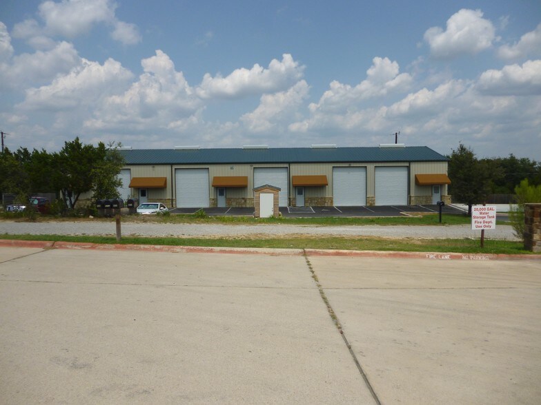 More Photos Of 4819 R O Dr, Spicewood Warehouse For Lease
