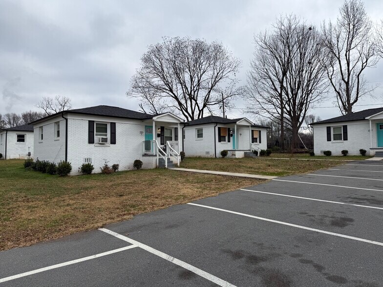More Photos Of 2213 Alma Ct, Charlotte Apartments For Sale