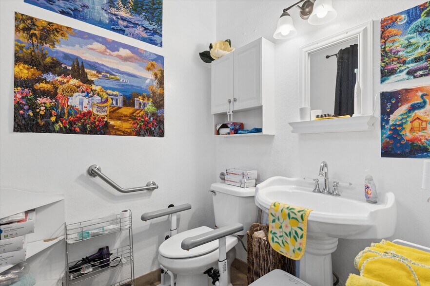More Photos Of 5338 E Hartford Ave, Scottsdale Healthcare For Sale