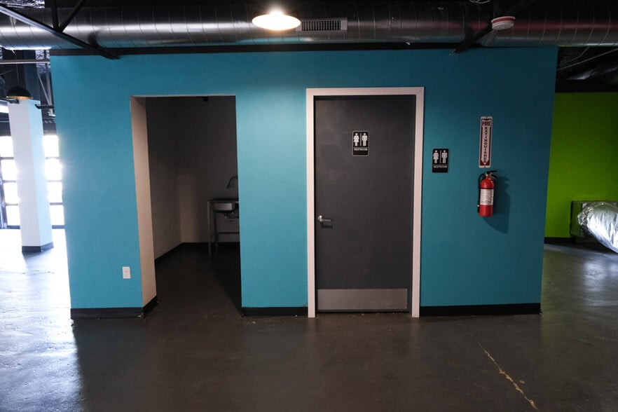 More Photos Of 8709 N Western Ave, Oklahoma City Office For Sale