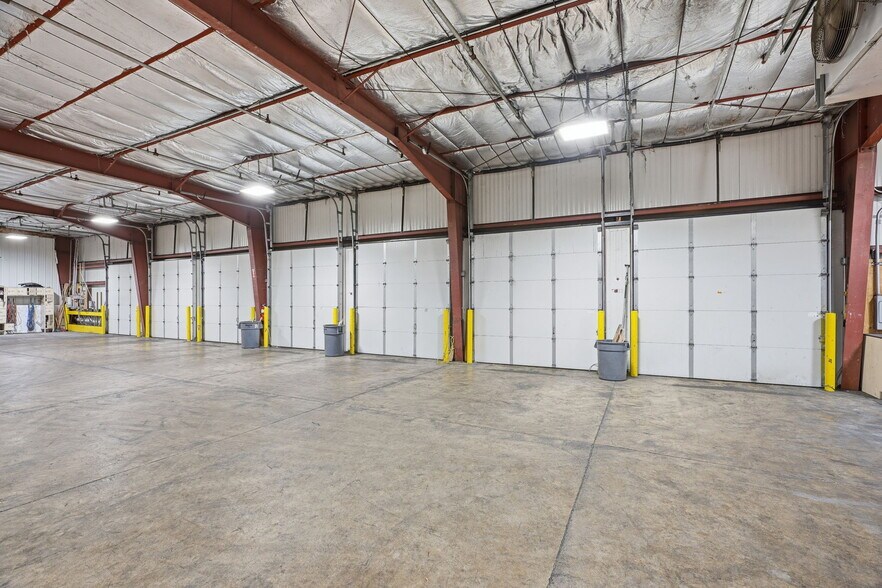 More Photos Of 8201 NE Hickory St, Minneapolis Truck Terminal For Sale