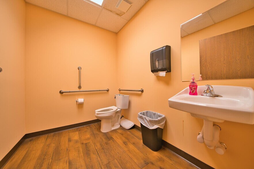 More Photos Of 3620 Biddle Ave, Wyandotte Medical For Sale