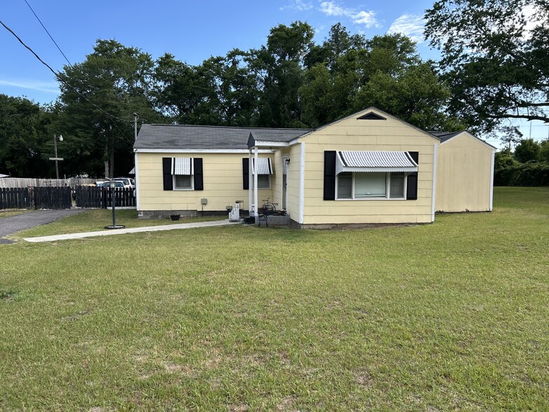 More Photos Of 3416 Seneca Ave, Aiken Flex For Sale