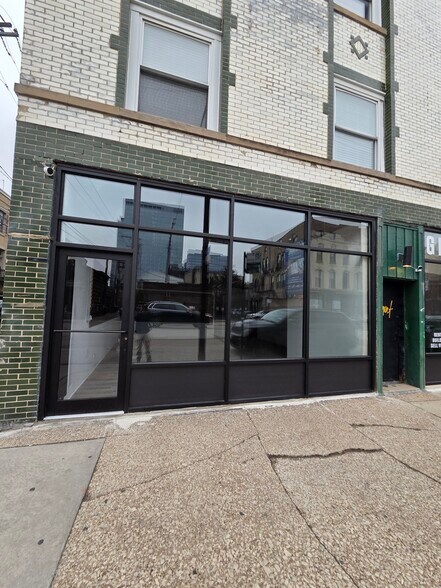 More Photos Of 838-840 W Grand Ave, Chicago Storefront Retail Residential For Lease