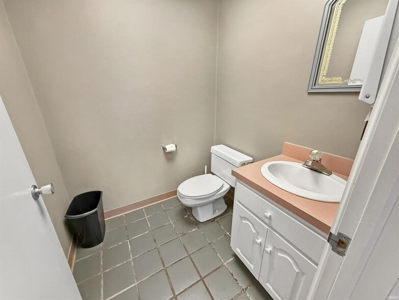 More Photos Of 2632 Cathy Ln, Jasper Warehouse For Sale