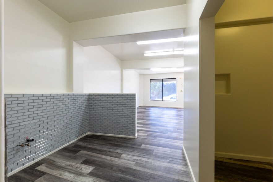 More Photos Of 3700 E 12th St, Oakland Storefront Retail Office For Lease