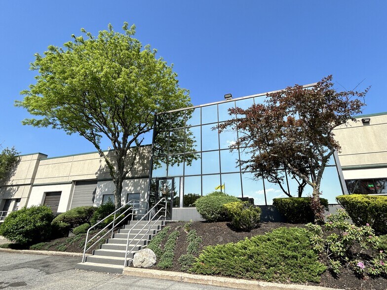 More Photos Of 38-72 Cummings Park, Woburn Light Manufacturing For Lease