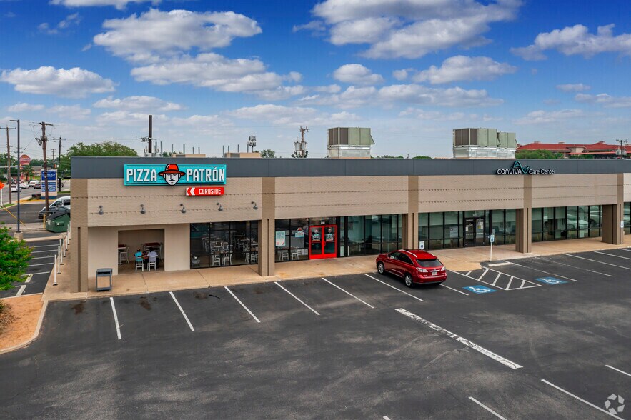More Photos Of 7959 Fredericksburg Rd, San Antonio Unknown For Lease