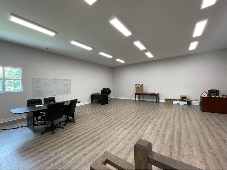 More Photos Of 263 Treeland Dr, Ladson Office For Lease