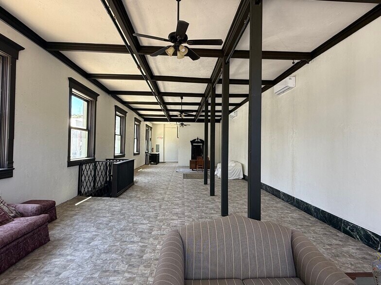 More Photos Of 300 N Broad St, Globe Specialty For Sale