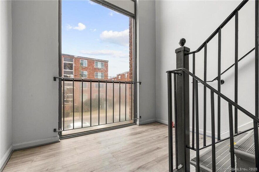 More Photos Of 36 Huntington St, Hartford Apartments For Sale