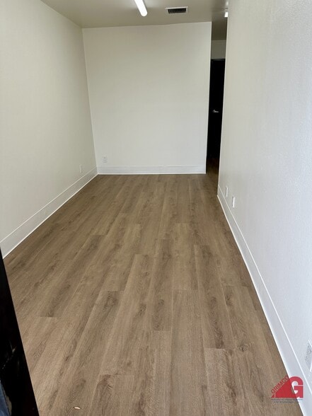 More Photos Of 21730 Lassen St, Chatsworth Manufacturing For Lease