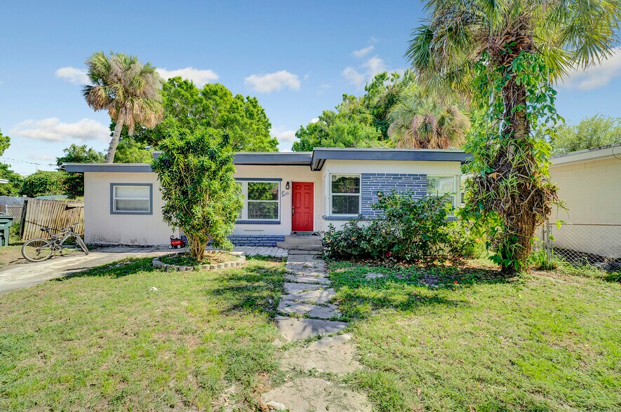 Primary Photo Of 1016 Chipola Rd, Fort Pierce Apartments For Sale
