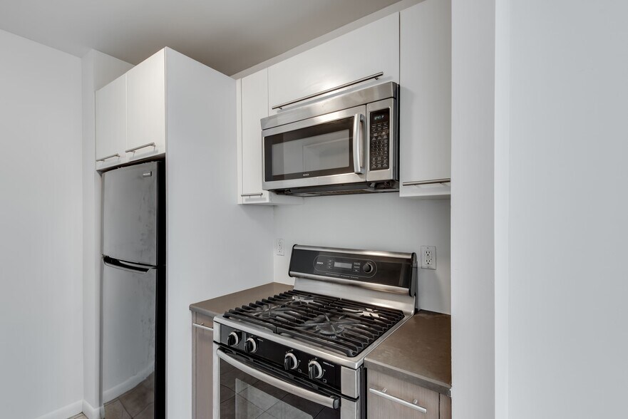 More Photos Of 518 Meeker Ave, Brooklyn Apartments For Sale