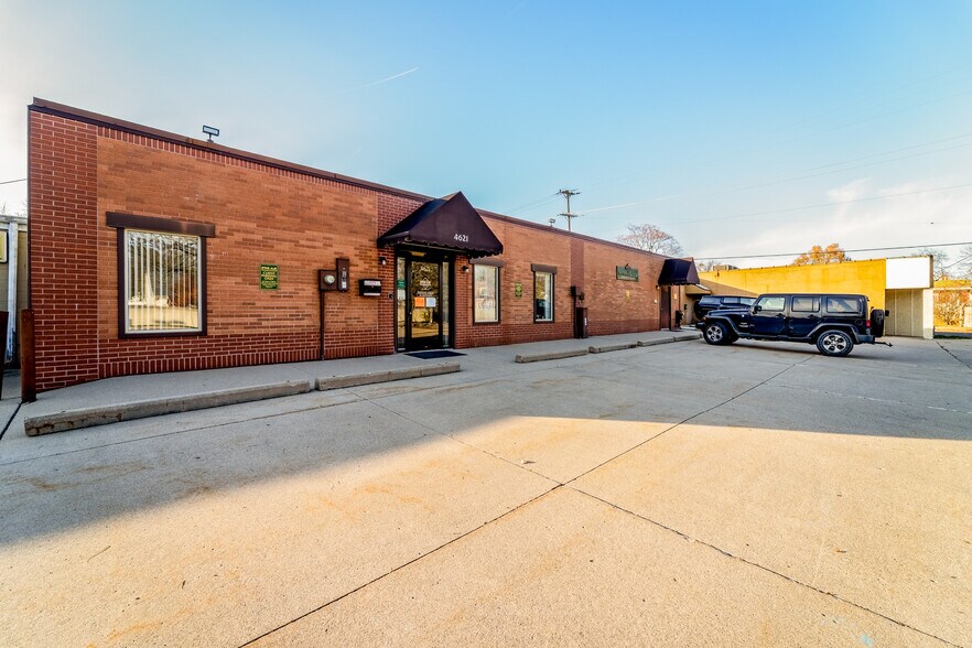 More Photos Of 4615-4621 S Wayne Rd, Wayne Storefront For Sale