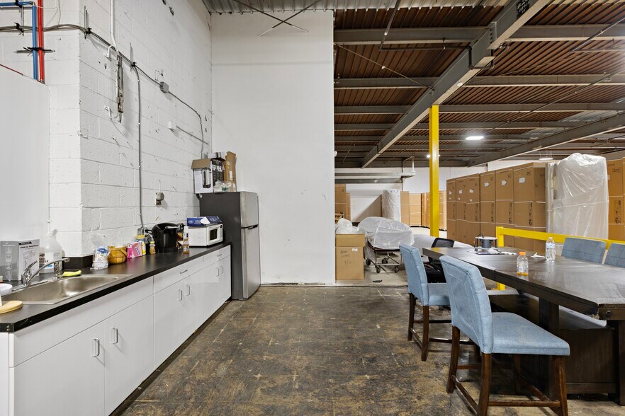 More Photos Of 178 Commerce Rd, Carlstadt Manufacturing For Sale