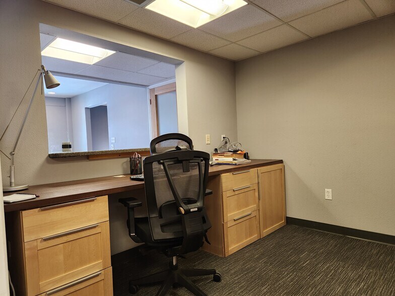 More Photos Of 4409 W El Prado Blvd, Tampa Office For Sale