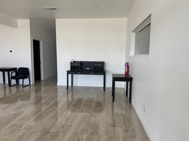 More Photos Of 10105 US-67, Alvarado Warehouse For Lease